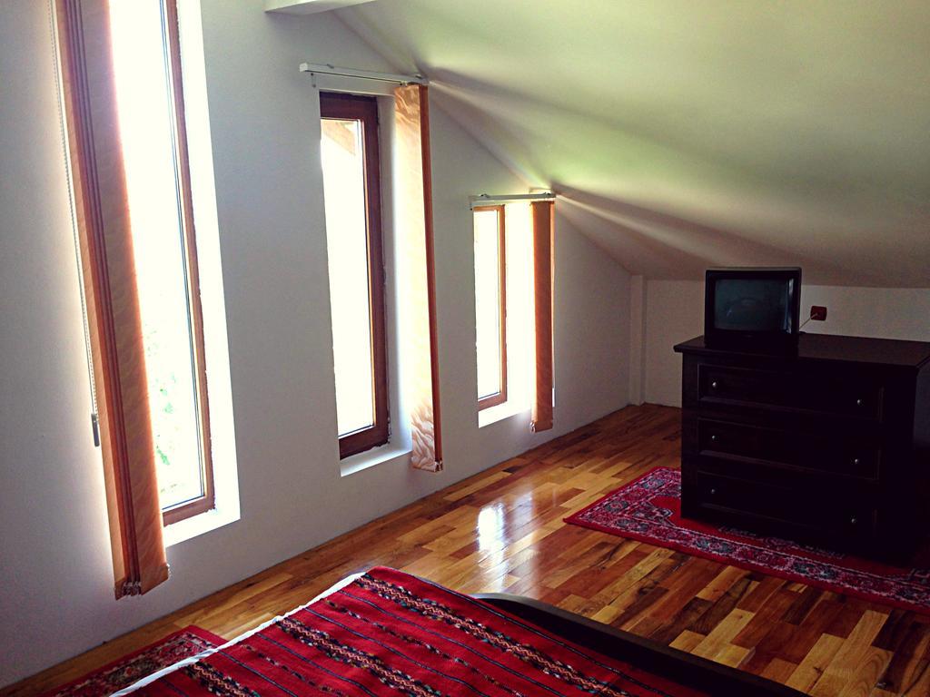 Casa Renti Hotel Novaci-Străini Szoba fotó