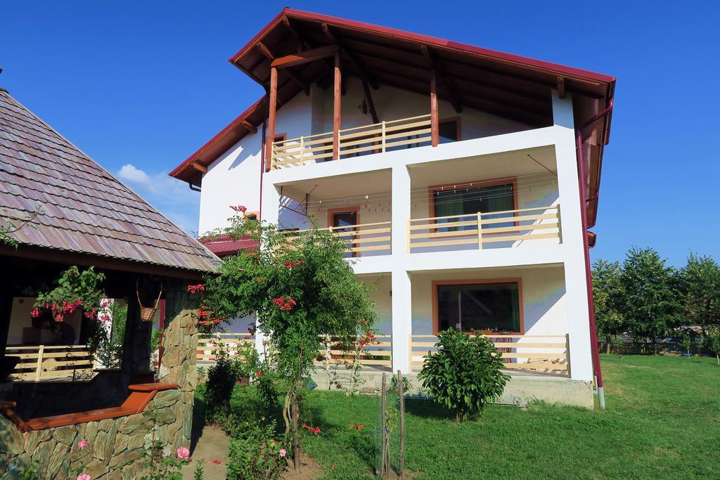 Casa Renti Hotel Novaci-Străini Kültér fotó