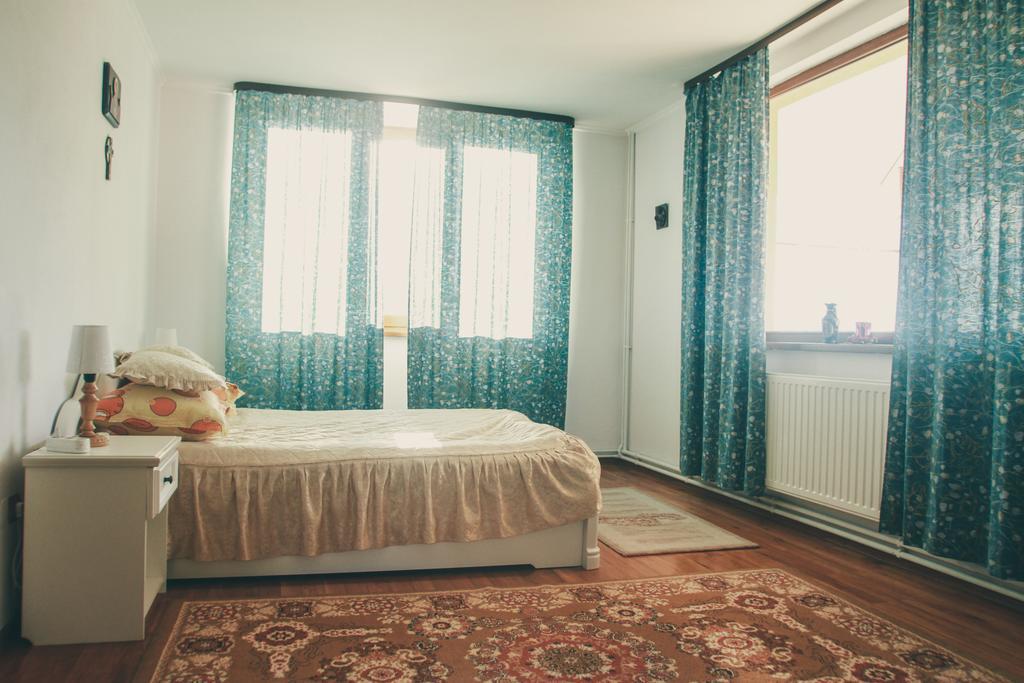 Casa Renti Hotel Novaci-Străini Kültér fotó