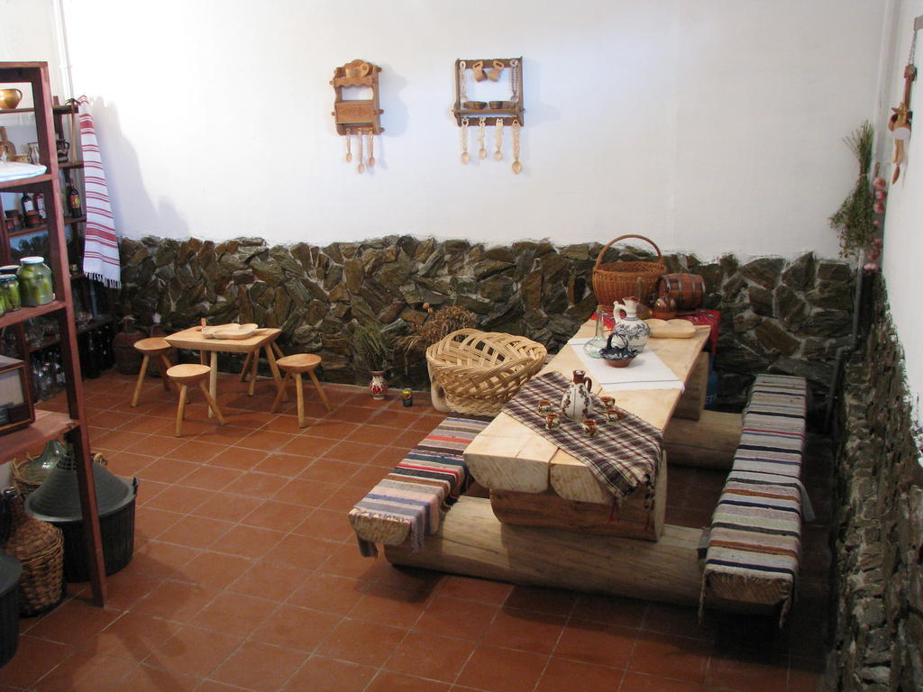 Casa Renti Hotel Novaci-Străini Kültér fotó