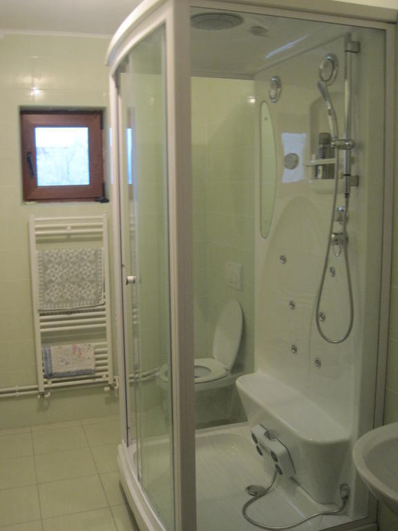 Casa Renti Hotel Novaci-Străini Szoba fotó